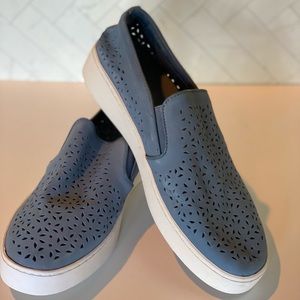 Like new!  Vionic blue loafer